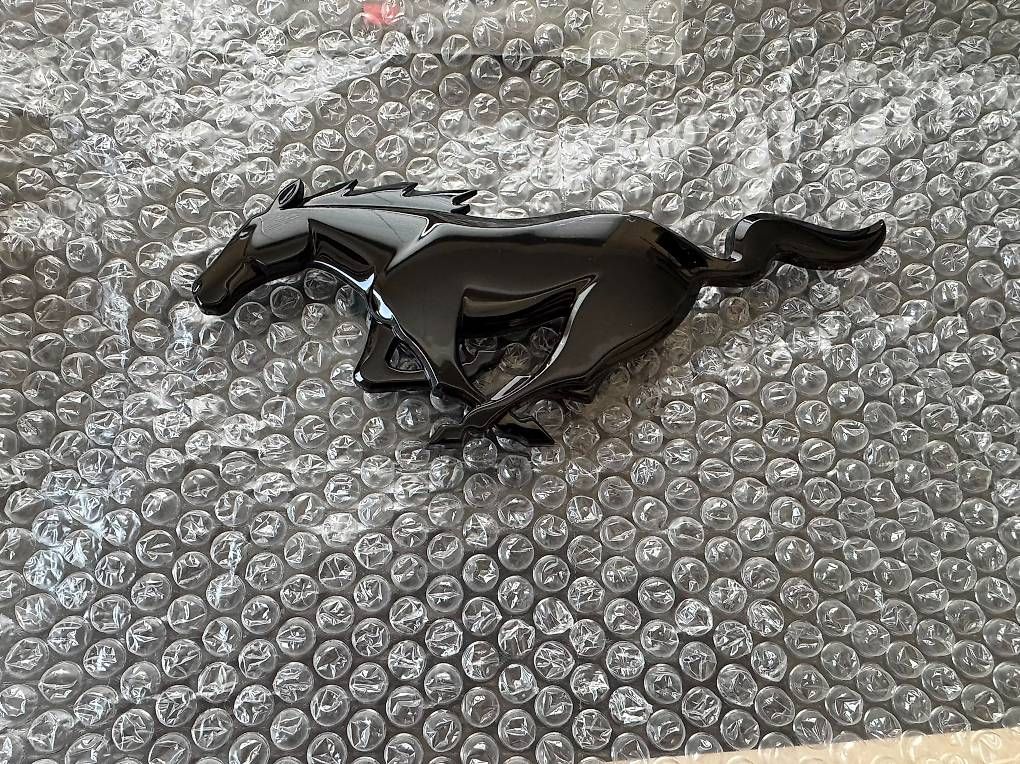 Ford Alle Autoersatzteile: Ford Mustang Stossstangen Emblem – Gebraucht aus Gümligen von luc_by5f