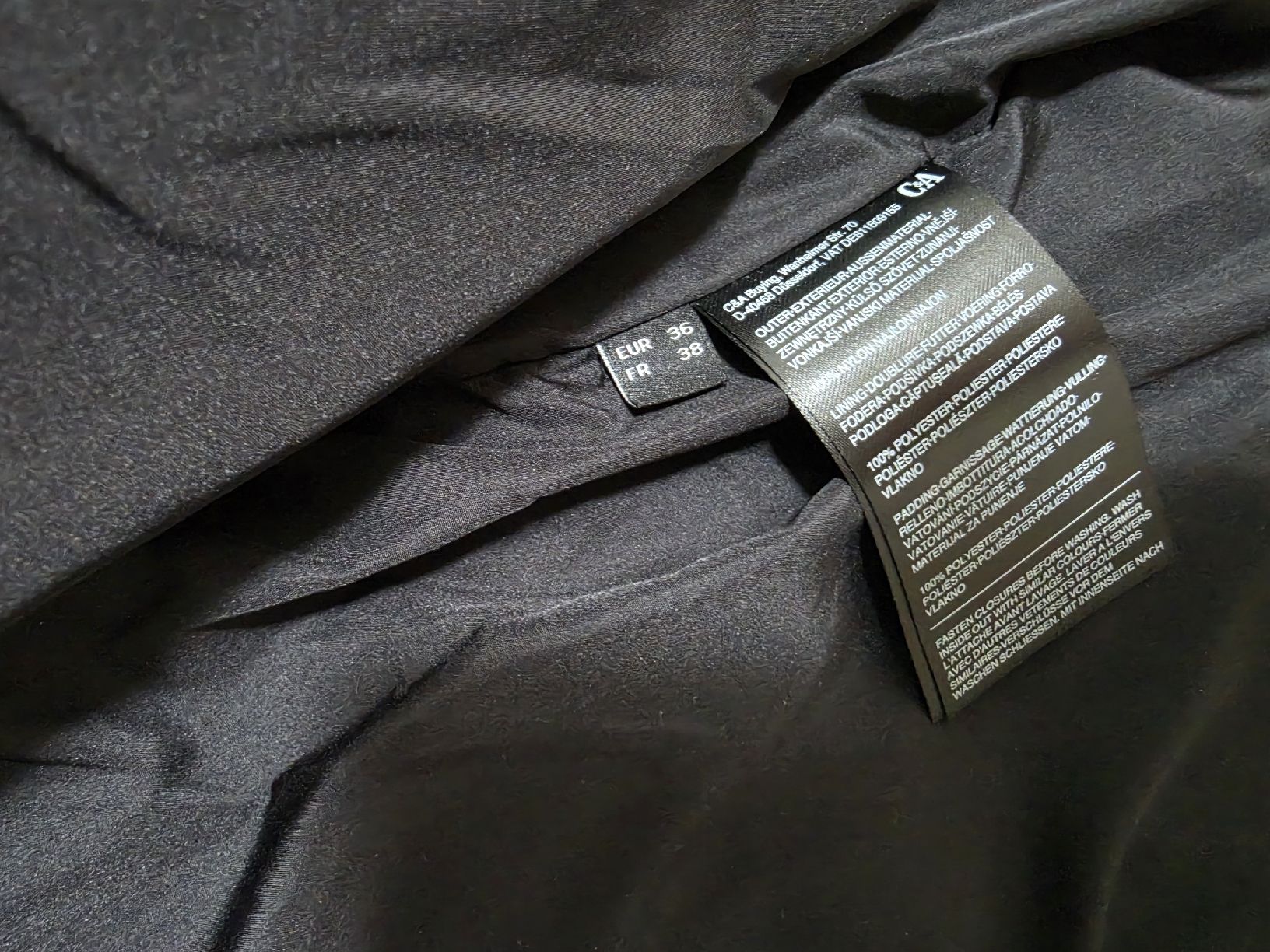 Giacche: violette glänzende Winterjacke gr.36 – Usato da Würenlos venduto da Nigginiggi 1