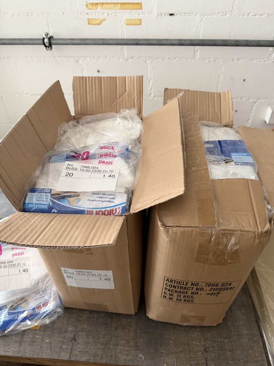 Handschuhe & Handstulpen: Wegwerf Plastikhandschuhe – Neu und originalverpackt aus Schattdorf von Kofi57 1