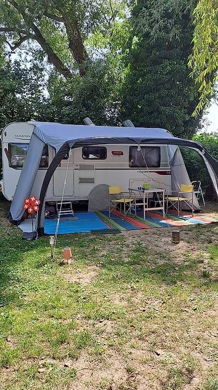 Veicoli da campeggio: Wohnwagen LMC musica 470 E – Usato da Zürich venduto da kiva87 3