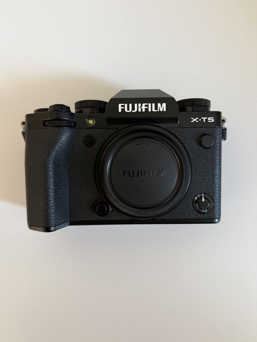 Fujifilm Fotocamera: Fujifilm X-T5 neuwertig – Nuovo (secondo la descrizione) da Zug venduto da thecedi