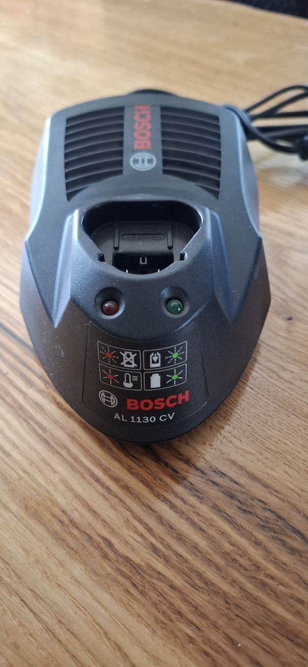 Bosch Caricatori & Batterie: Bosch 12v ladegerät inkl. 2 akkus – Usato da Guntershausen venduto da Jtattoo 1