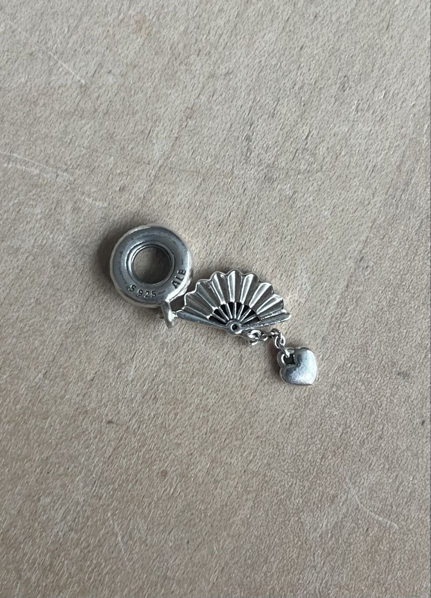 Pandora Pendentifs: Orginal Pandora Charm Spanien – D'occasion à Gattikon par blauloui76 1