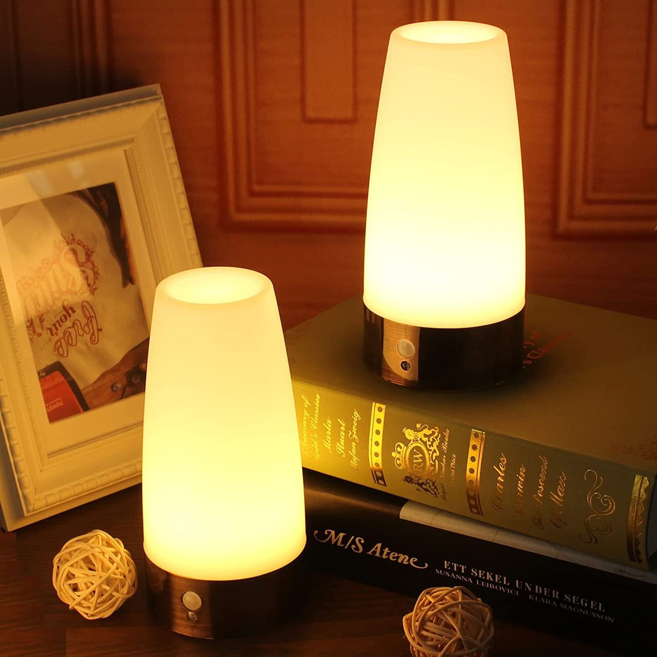 Lampes: 2 STÜCK NACHTTISCHLAMPE MIT BEWEGUNGSSENSOR LAMPE RETRO – Neuf avec emballage d'origine à Hundwil par Equiply