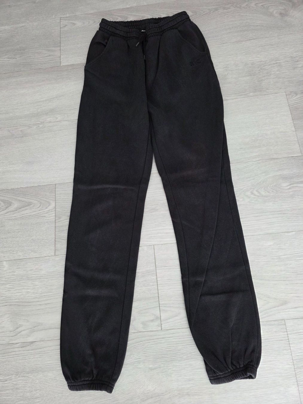 H&M Hosen: Jogginghose NYC Basic schwarz Gr. S – Gebraucht aus Langnau am Albis von kktdora
