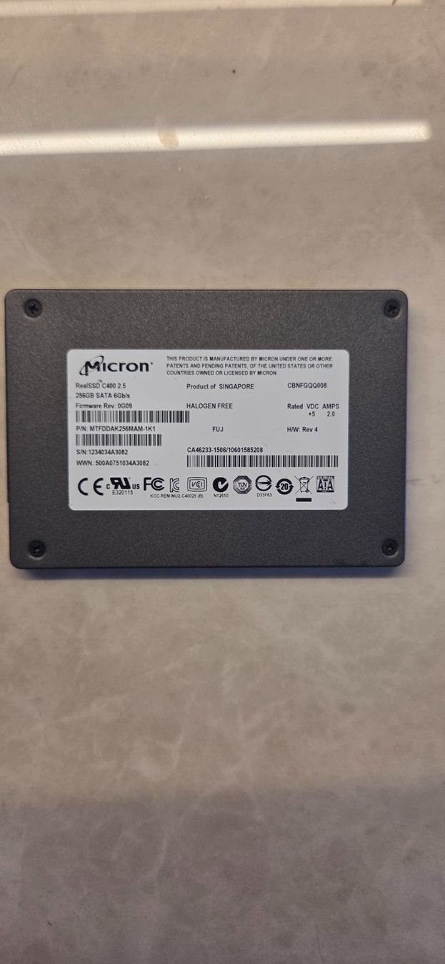 Dischi rigidi: Micron 256GB SSD neuwertig – Usato da Zihlschlacht venduto da vogelgrip