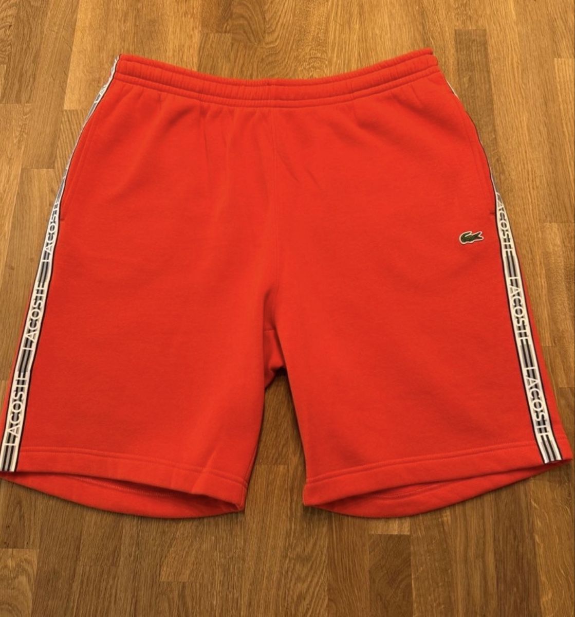 Lacoste Pantaloni: Lacoste Short Kurze Hose Gr XL Rot – Usato da Deitingen venduto da Himhip