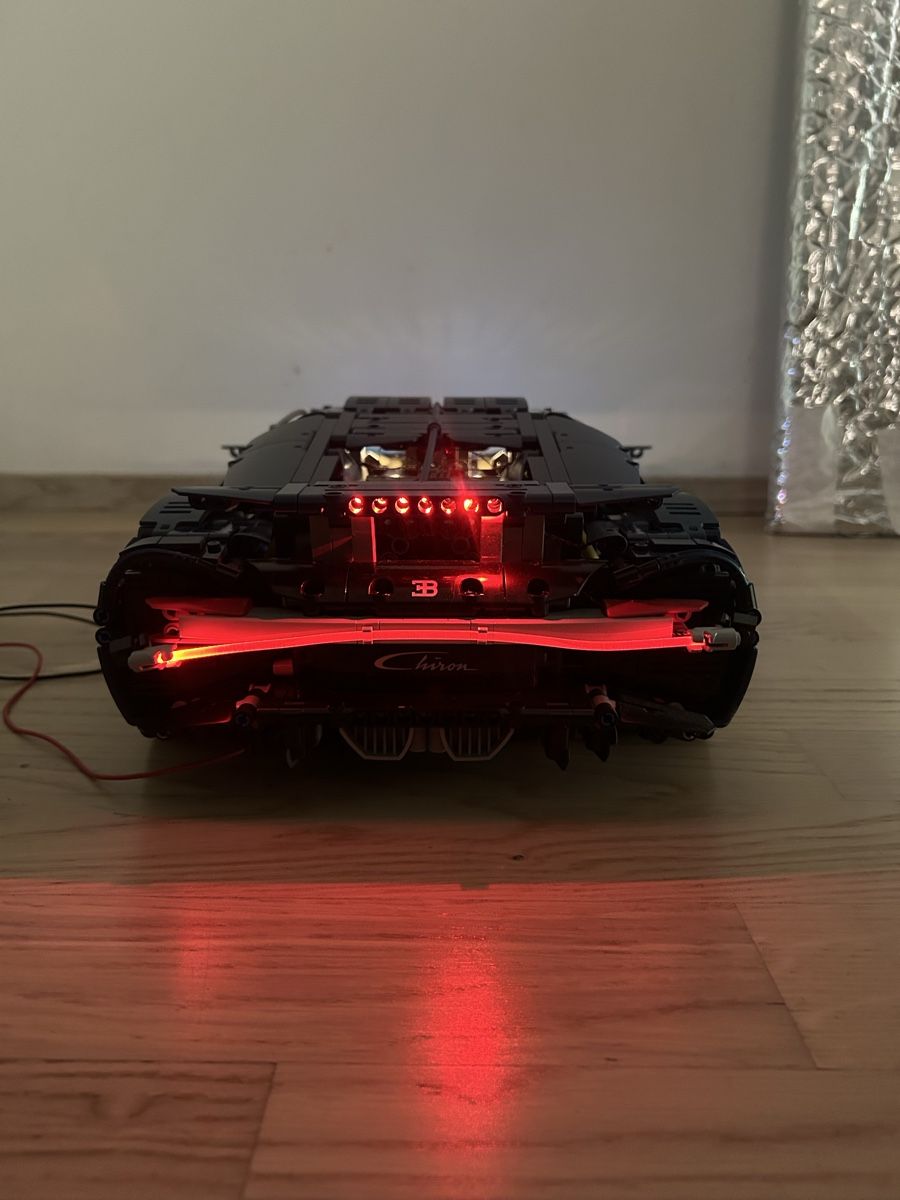 Lego Giocattoli: LEGO Technic Bugatti Chiron 42083 + custom LED light kit – Usato da Zürich venduto da giovi321 8