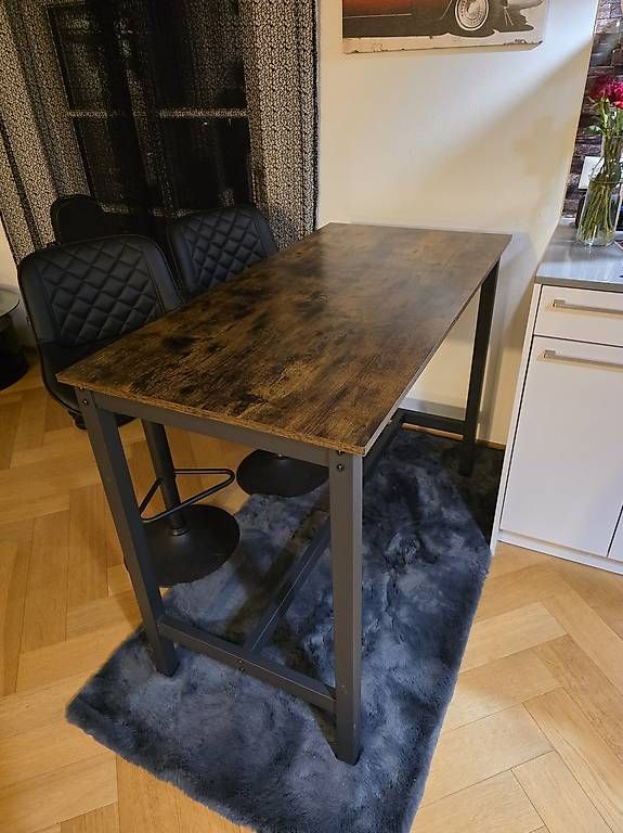 Tische: Tisch inkl. 2 Barhockern – Gebraucht aus Sempach von Metallady86 1