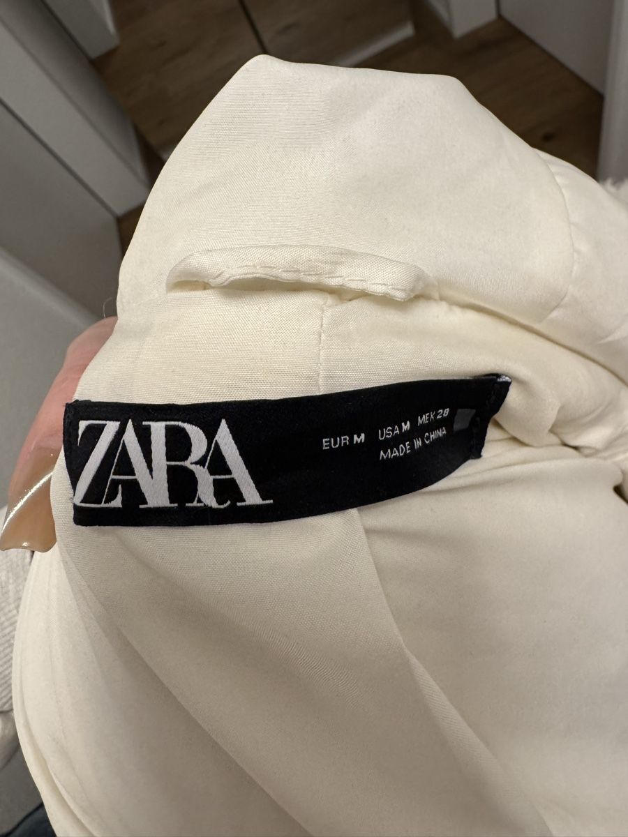 Zara Giacche: ZARA Teddyfell Jacke mit Kapuze, Grösse M – Usato da Tann venduto da Carolinekne 4