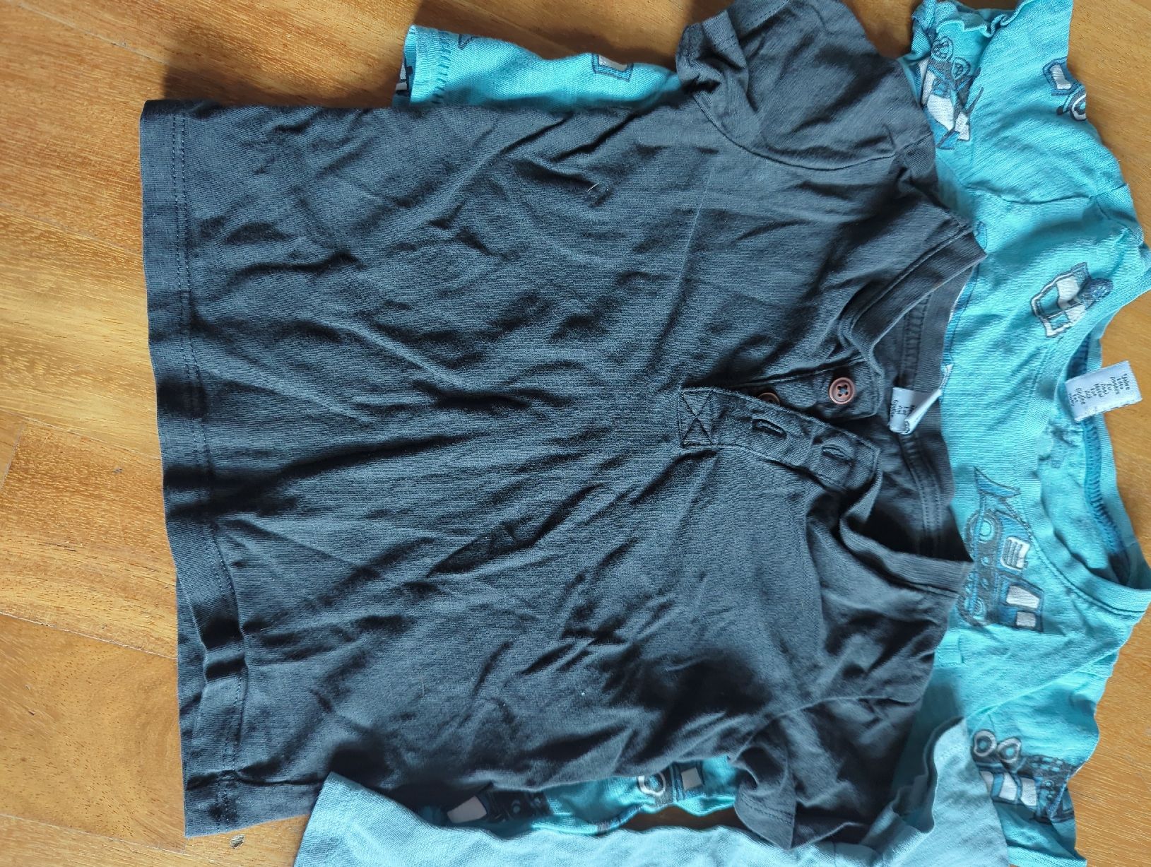 Camicie, T-shirt & Polo: Kinder T-shirt Gr. 98 – Usato da Eglisau venduto da raf_hn2x 4