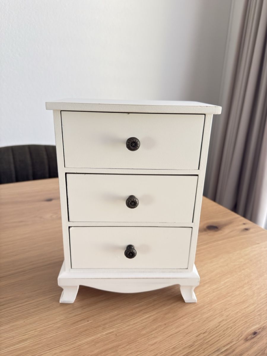 Sistemi di archiviazione: Mini Kommode/ Schmuckkästchen weiss 3 Schubladen  – Usato da Sarmenstorf venduto da Nathaliie_21