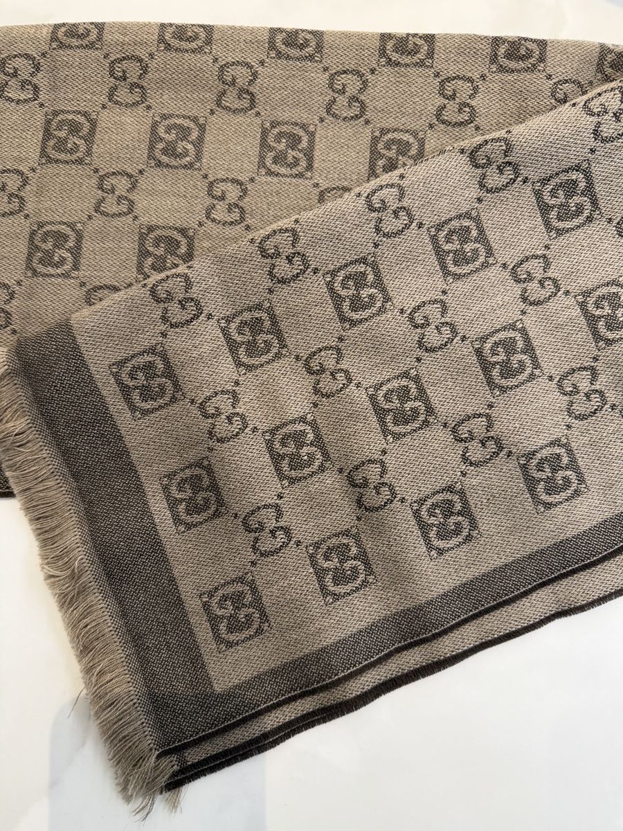 Gucci Foulards, Tücher & Schals: Original Gucci Schal – Neu (gemäss Beschreibung) aus Eschenbach LU von SavaP.