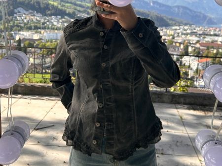LINEA TESINI SCHWARZE JEANSJACKE MIT SPITZE - NEU!