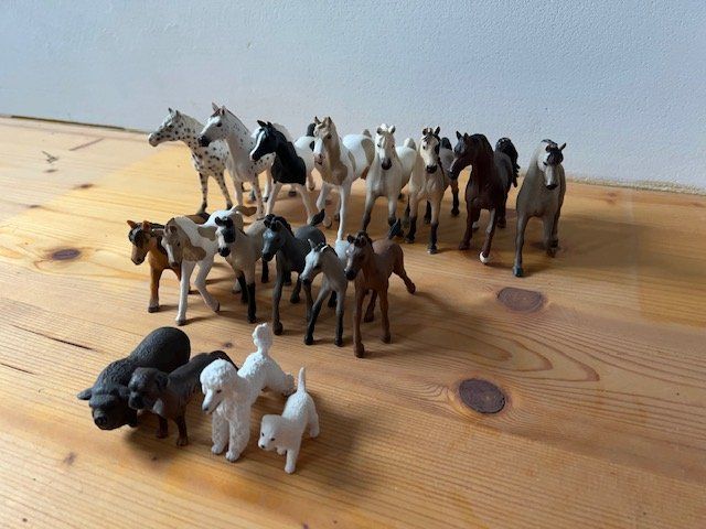 Schleich Giocattoli: Schleich Pferde und andere Tiere – Usato da Bauma venduto da Makinom 2