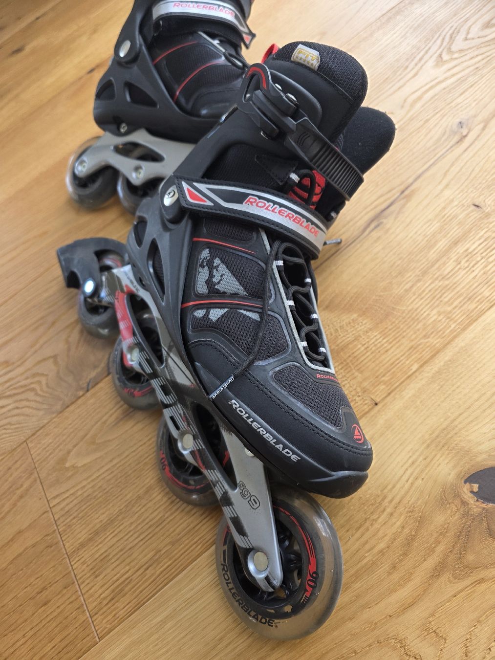 Pattini in linea & Pattini a rotelle: Rollerblade Inlineskates Astro 90, Grösse 42 – Usato da Schmitten FR venduto da Pulda 1