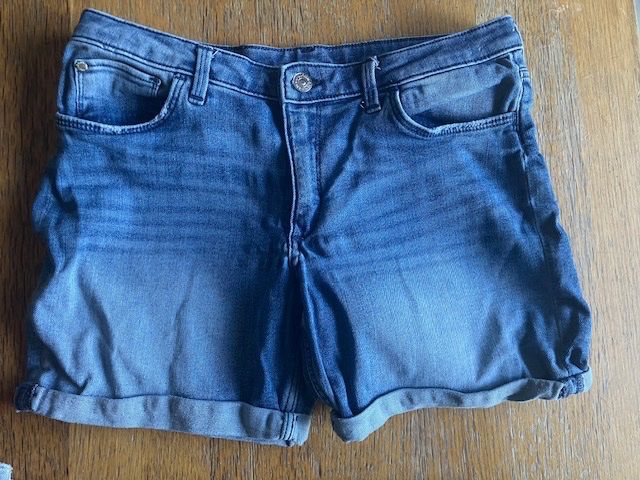 H&M Hosen: Jeans-Shorts Mädchen (Gr. 170) – Gebraucht aus Aathal-Seegräben von daso03