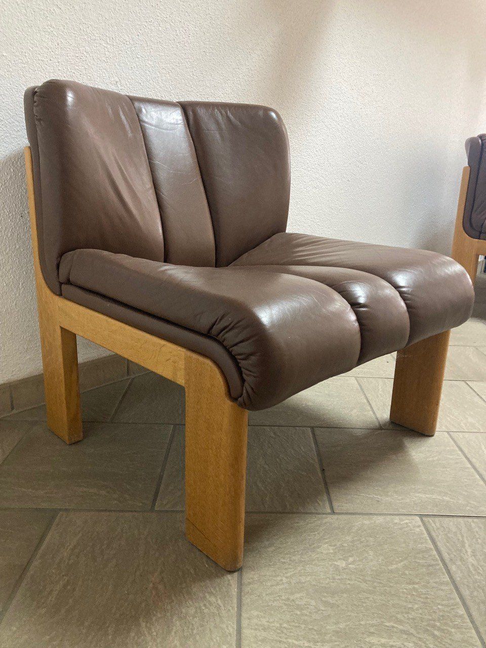 Girsberger Set di tavolo e panche: Lederstühle und Ledertisch – Usato da Zollikofen venduto da bettenland