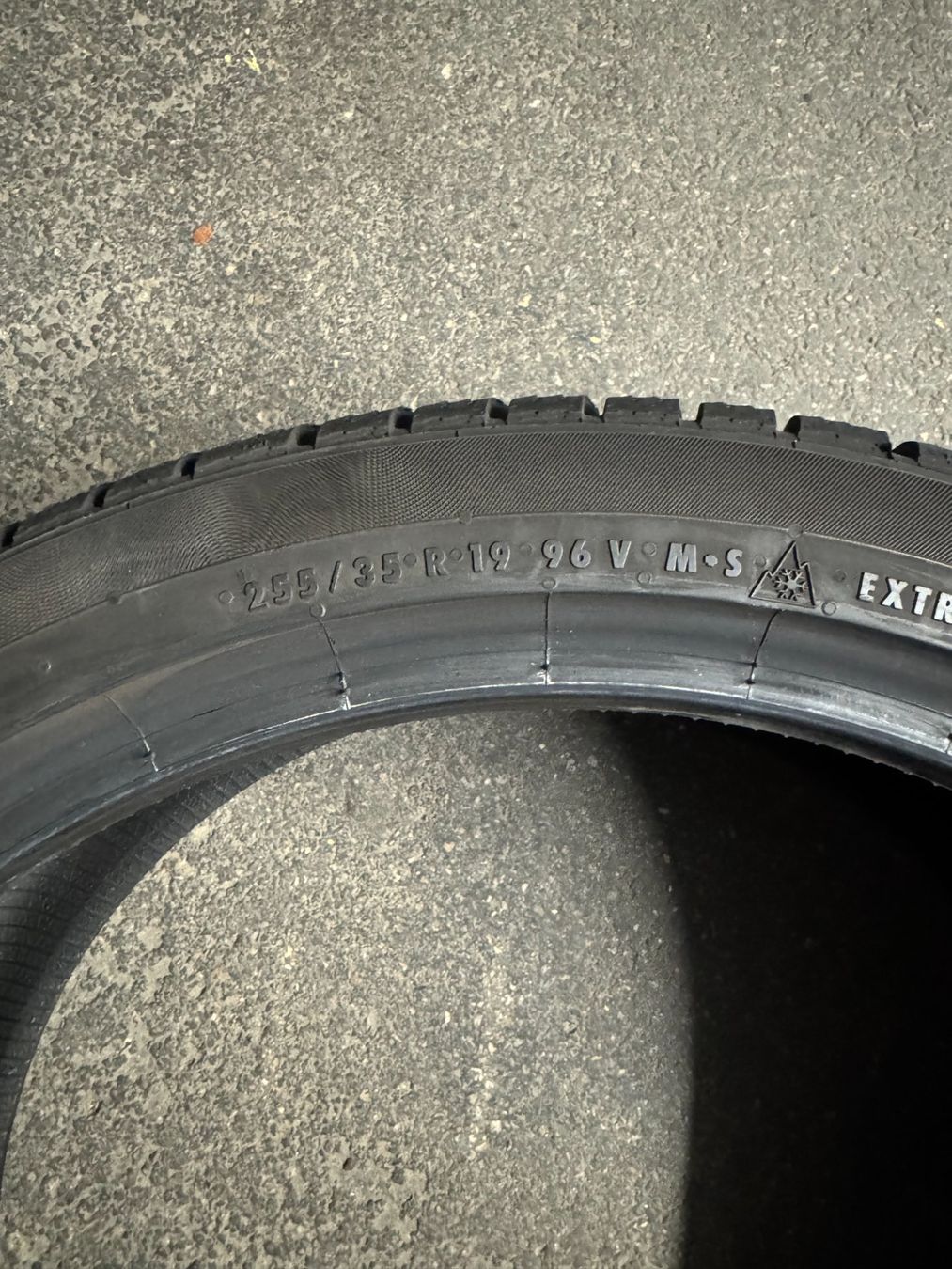 Continental Pneus & Roues: Winterpneu – D'occasion à Frauenfeld par inf_gll2