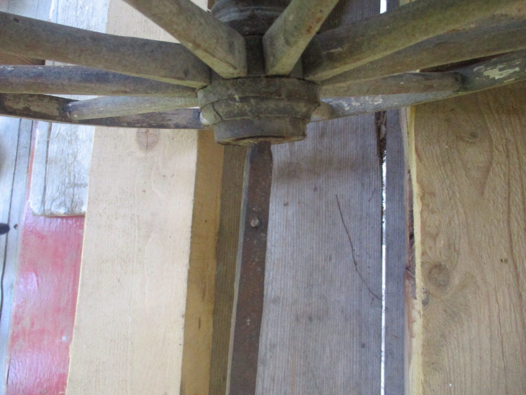 Articoli in legno: ANTIKES WAGENACHSLI EISEN/HOLZ 50 CM – Difettoso da Langnau i. E. venduto da Superseven69 5