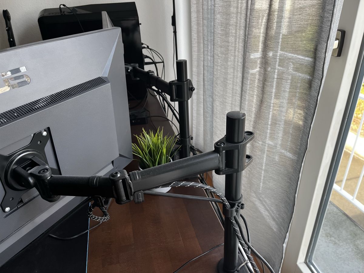 Monitor: Pc Bildschirm Setup – Usato da St. Gallen venduto da Baao 1