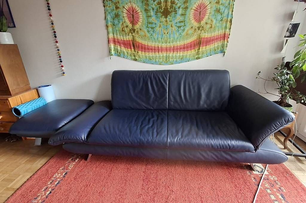 Sofas: Echtleder-Sofa 3-Sitzer inkl. Hocker  dunkelblau – D'occasion à Gümligen par mk_mmp98 1