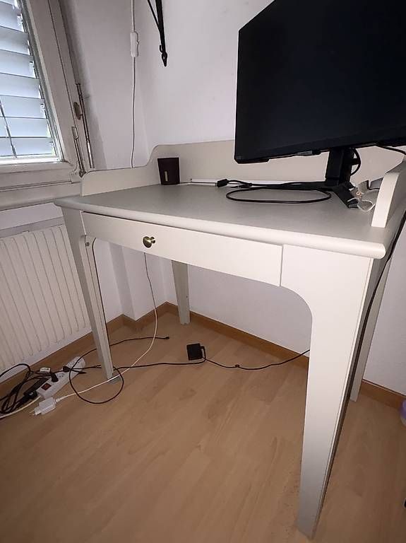 Schreibtische: Beiger Schreibtisch mit Schublade – Gebraucht aus Zürich von Arriona3