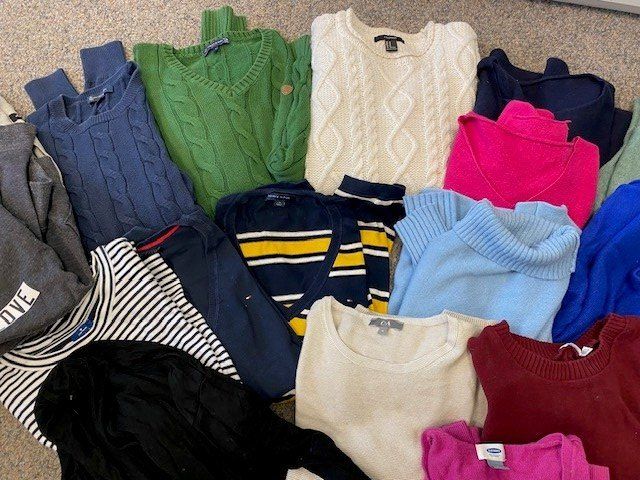Maglioni & Felpe: Diverse Marken-Pullover und Hoodies, Grösse S/M, – Usato da Wängi venduto da Bmo 1