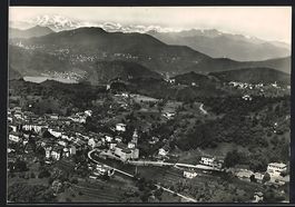 Carona, Panorama mit Kirche, Fliegeraufn