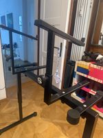 K&M Omega Keyboardständer mit 2 Stacker-Aufsätzen – sehr sta