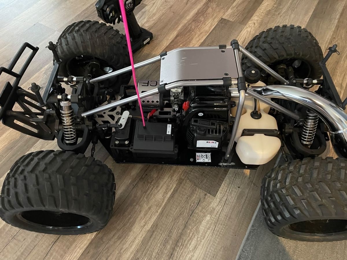 Reely Modellismo RC: Rc Verbrenner Benzin Auto 2 Takt – Usato da Thörigen venduto da Edith034 2