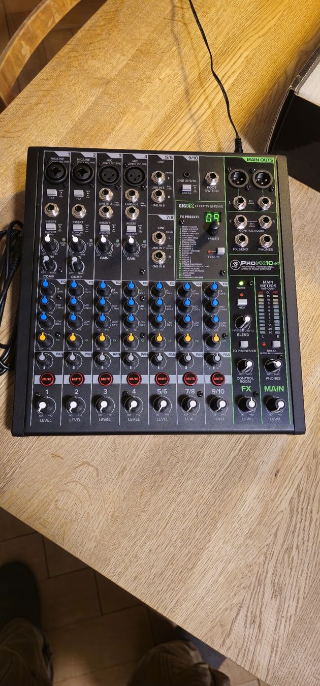 Mackie Console di mixaggio: Makie pro FX10v3 – Nuovo (secondo la descrizione) da Bern venduto da flo_2s8t 4