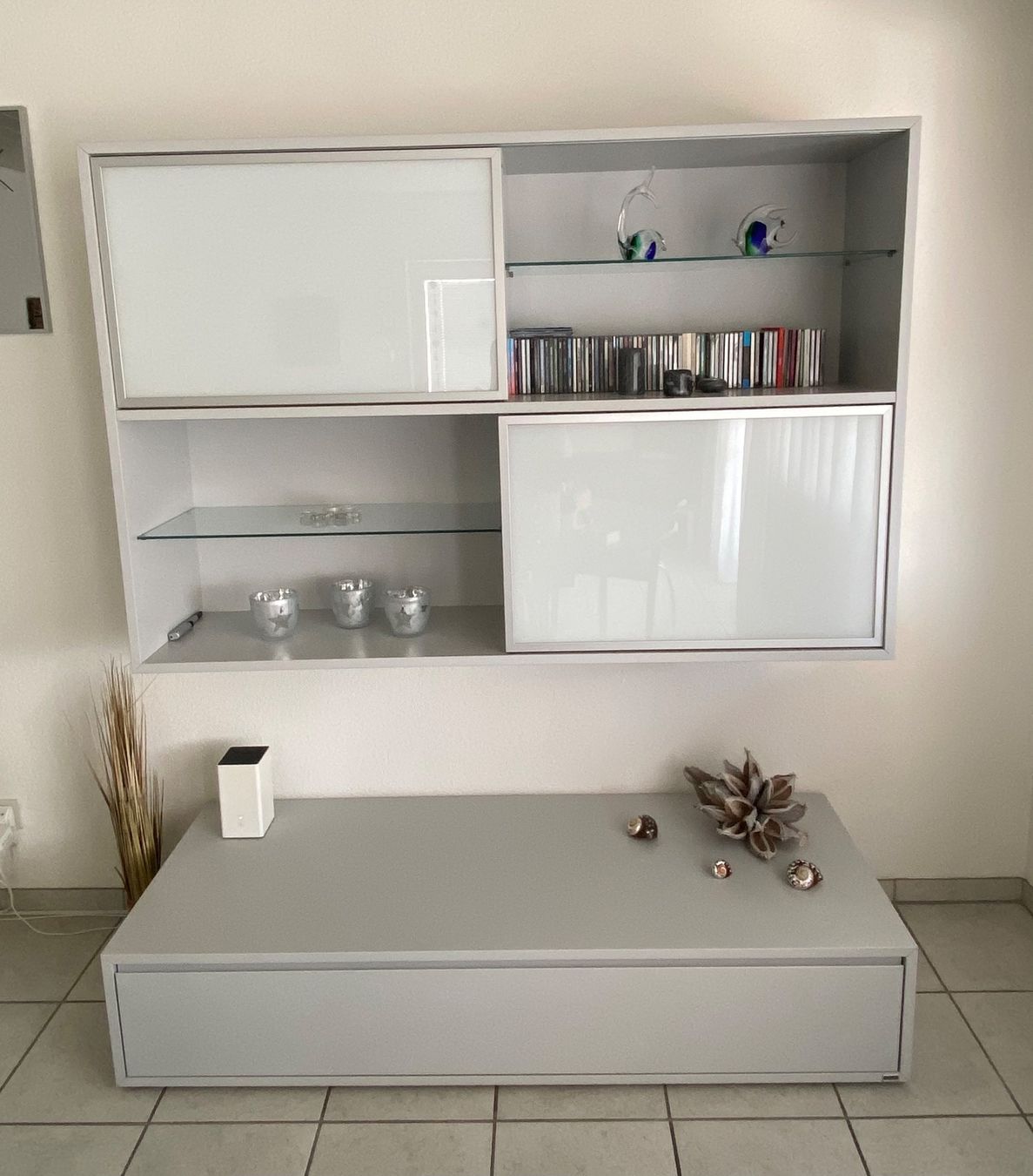 Pfister Regale: Wohnwand (Hängemöbel und Bodenmöbel) grau – Gebraucht aus Uttigen von dor_2jnw