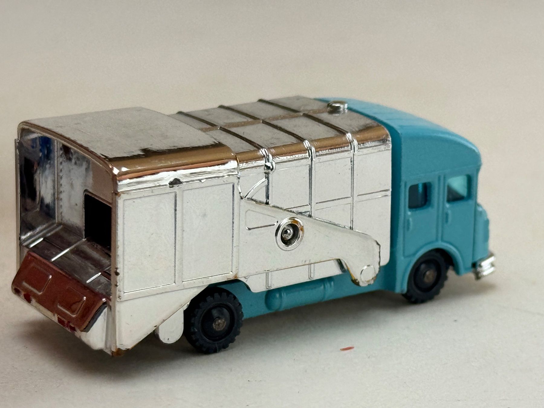 Brekina Modellini d'auto: EB- Husky Müllwagen blau/chrome – Usato da Elm venduto da Wikmtz 1