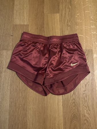 Nike Dri-Fit Satin Laufshorts Damen Gr. S mit Innenhose - Ra