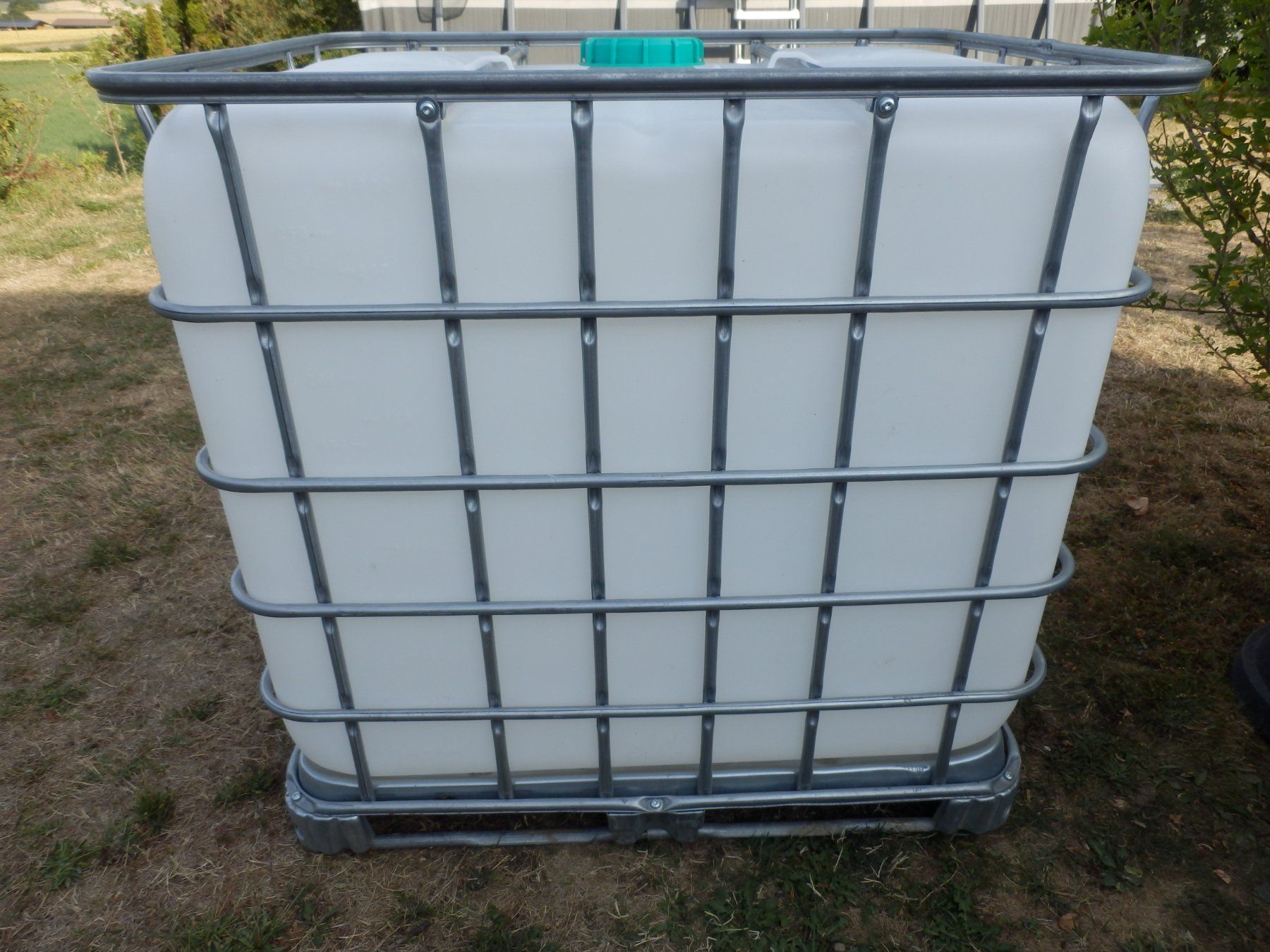 Abbeveratoi e trogoli: Cuve IBC de 1000 litre propre pour eau de pluie – Usato da Apples venduto da Photec18 4