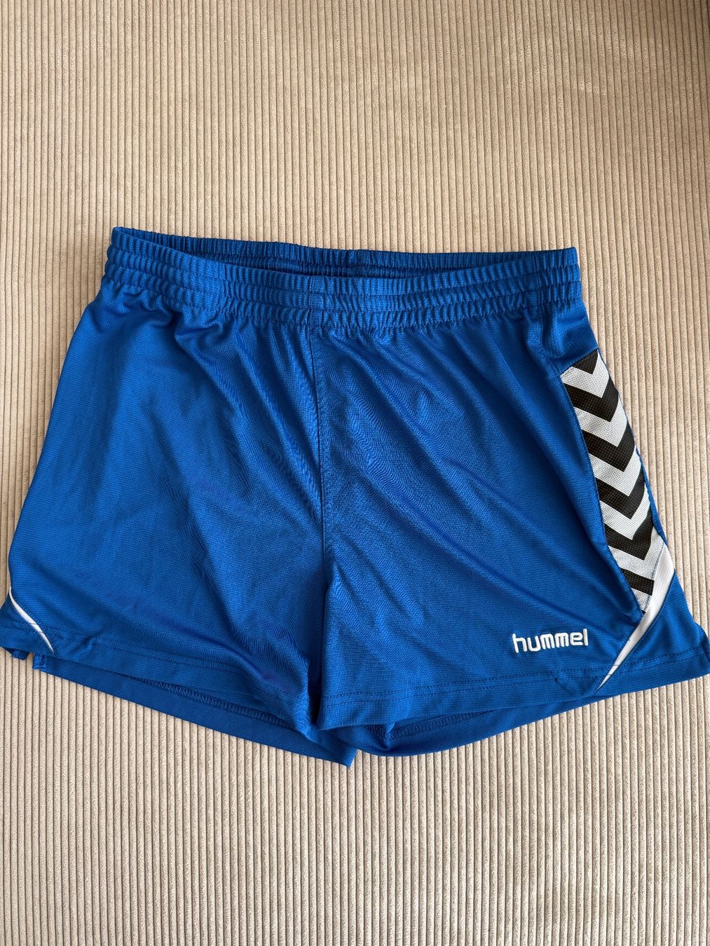 Hummel Pantalons: Sporthose Hummel Gr. L – D'occasion à Niederrohrdorf par bie_dzz9