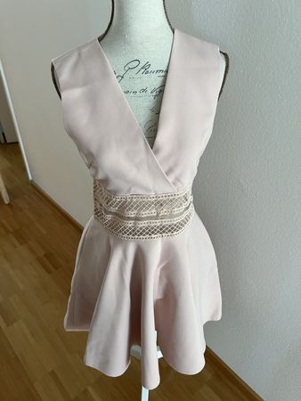 Maje Cocktailkleid in pastellrosa mit Stickerei