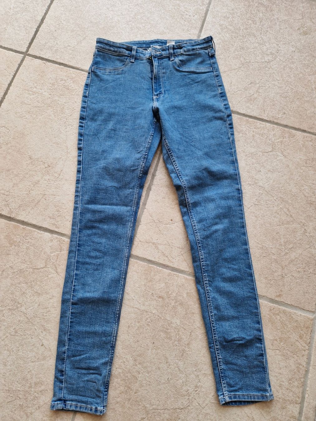 H&M Pantaloni: Jeanshose Gr:152 – Usato da Seftigen venduto da ast_k6sk