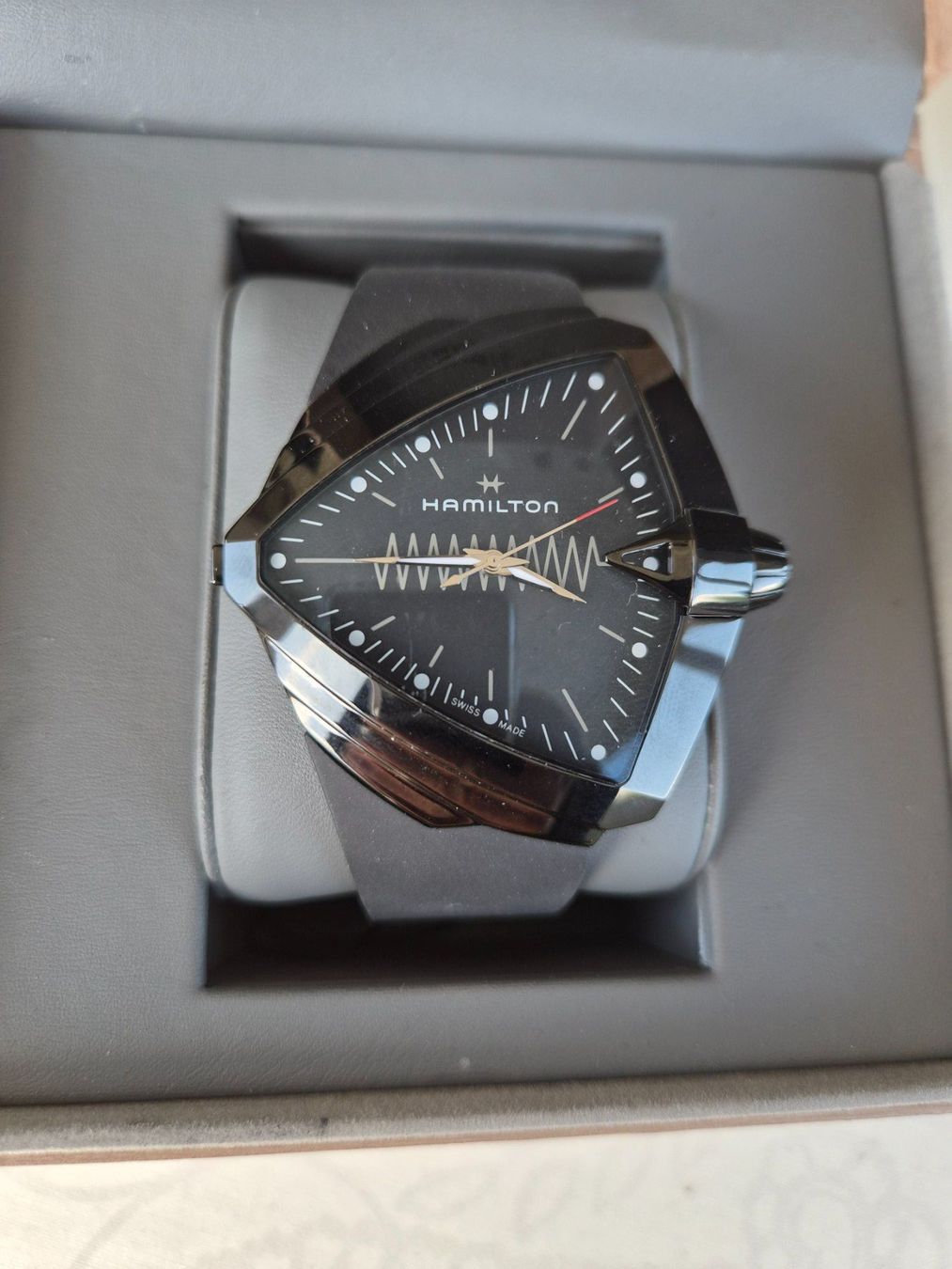 Hamilton Orologi: Hamilton Shaped Ventura XXL Bright – Nuovo (secondo la descrizione) da Chabrey venduto da Horology 2