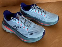 AS NEW Sketchers Max Cushioning Propulsion Trainers 37