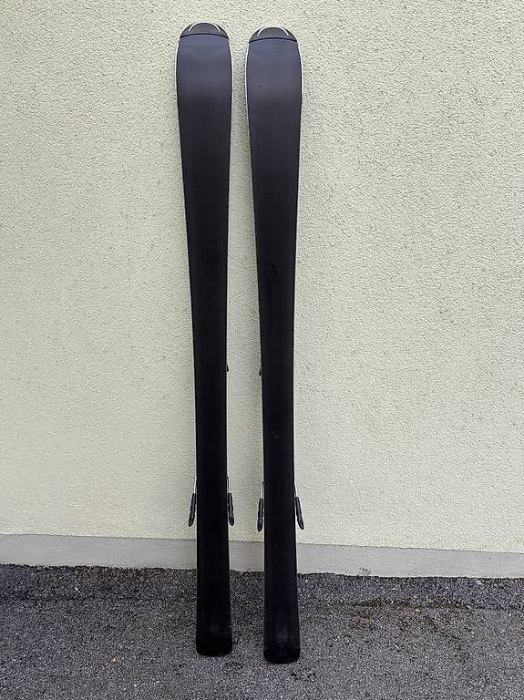Atomic Skis: Ski et fixation atomic – Gebraucht aus Châtel-St-Denis von Vaillant1 1