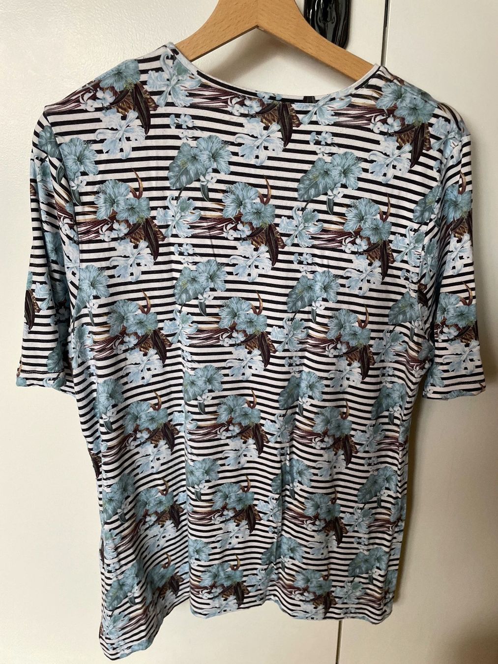 T-shirt: T-Shirt Flowers – Usato da Münsingen venduto da Ckolibri 2