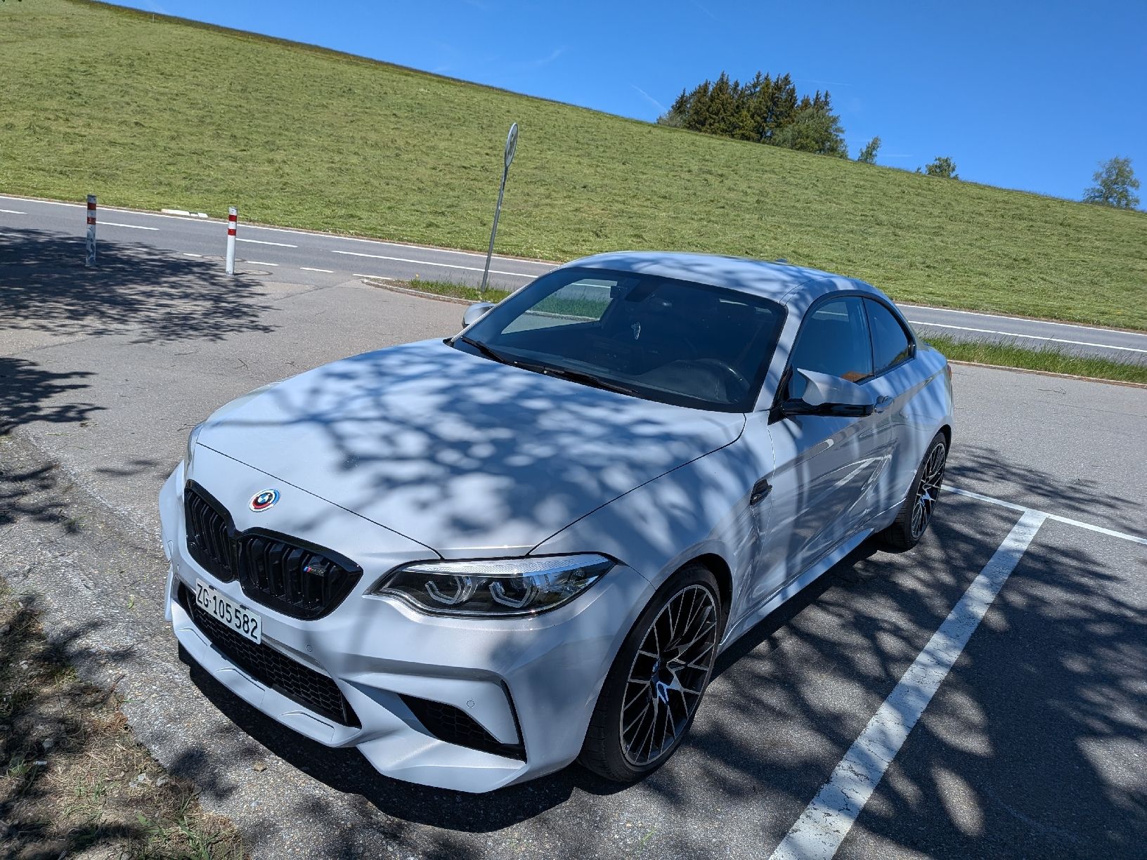 BMW Automobili: BMW M2 Competition Hockenheim Silber – Usato da Unterägeri venduto da DerHochdeutsche