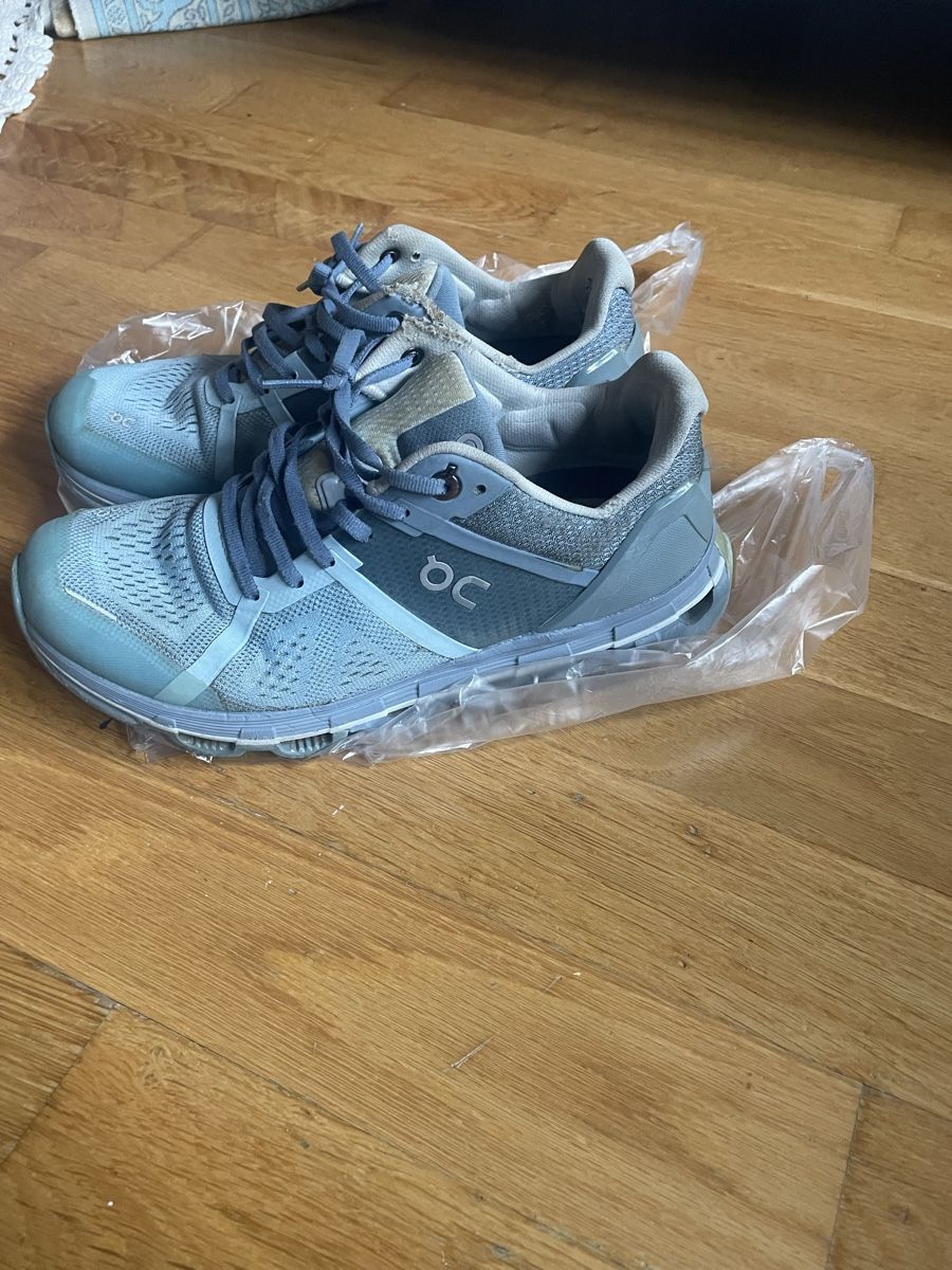 On Scarpe da donna: On Schuhe Blau – Usato da Biel/Bienne venduto da mary.sin
