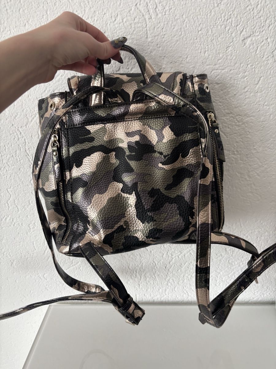 Guess Zaini: Sac à dos Guess camouflage – Usato da La Chaux-de-Fonds venduto da mel_7chs 2