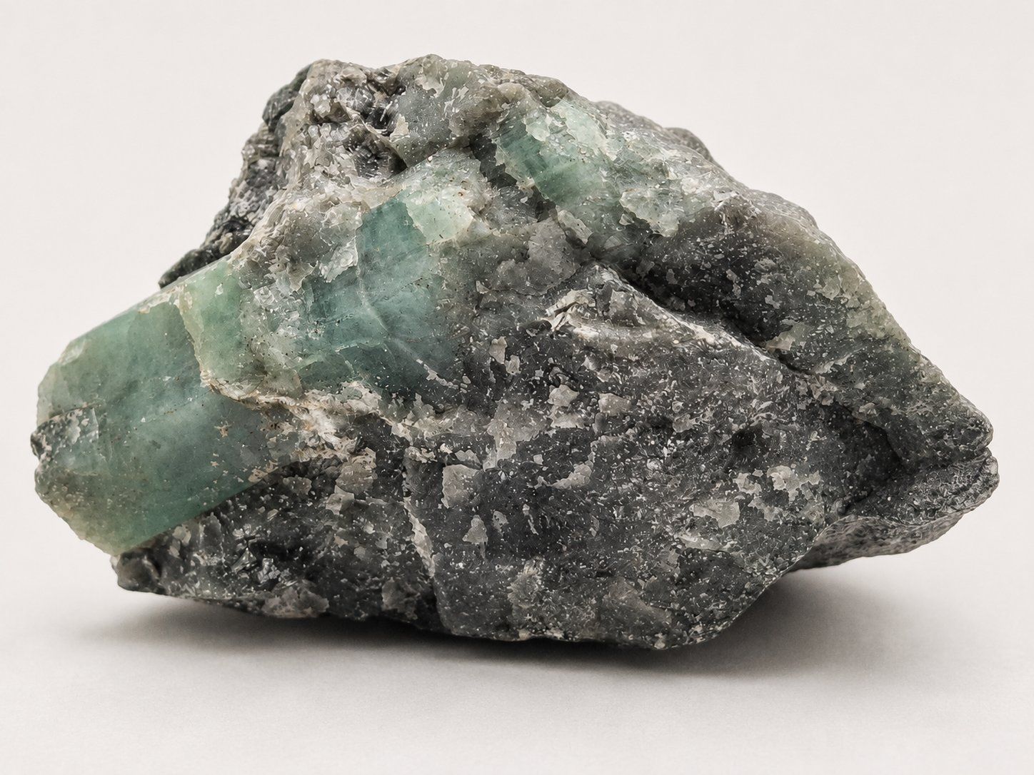 Minerali & Pietre curative: Smaragd roh in Muttergestein (91) – Nuovo e nell'imballaggio originale da Winterthur venduto da LukasMineralienOase