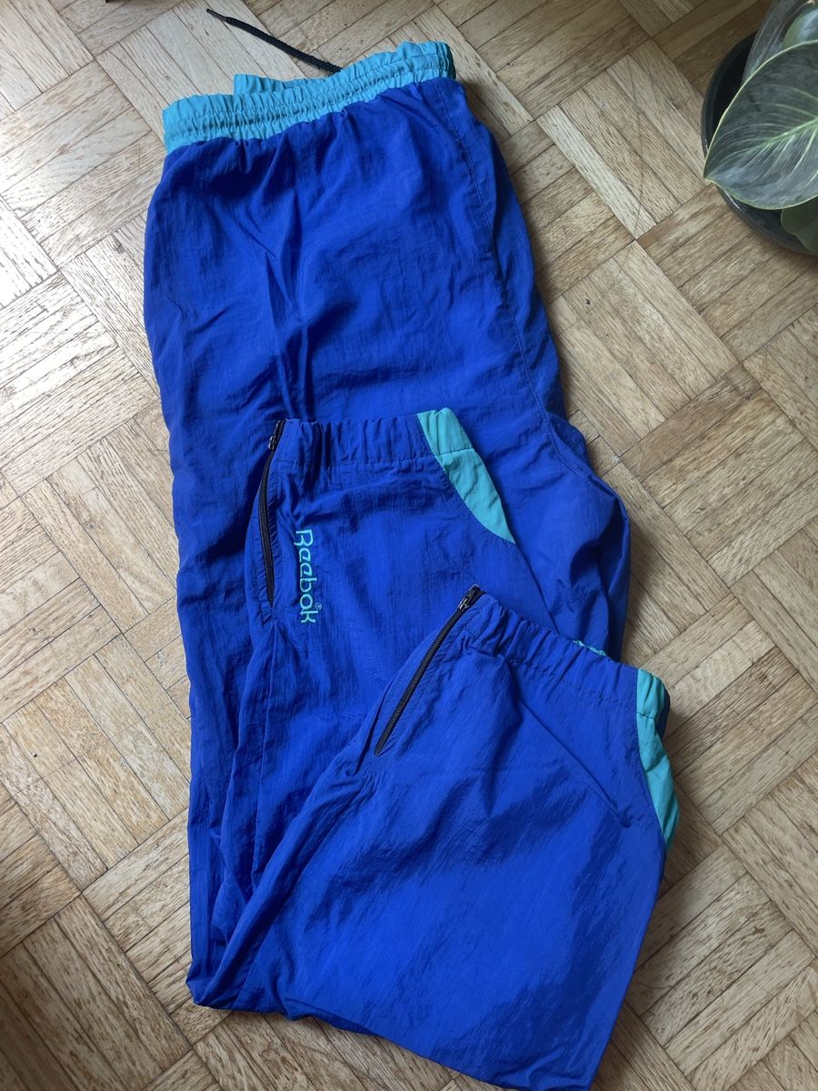 Reebok Pantaloni: Vintage Reebok Trainingshose blau Grösse M – Usato da Zürich venduto da Carlajimena 1