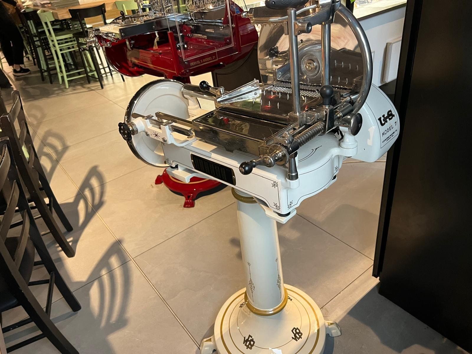 Berkel Elettrodomestici da cucina: U.S. Berkel Modell 7 Restauriert - Creme/Gold mit Sockel – Nuovo (secondo la descrizione) da Biasca venduto da Nicolas.Ney 2