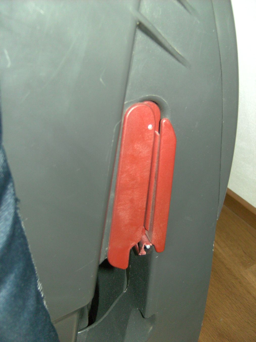 Britax Römer Seggiolini per auto: Römer universal Kinderautsitz 9 - 18 kg ECE R44/03 E1 – Usato da Andwil SG venduto da fladenbrot10 4